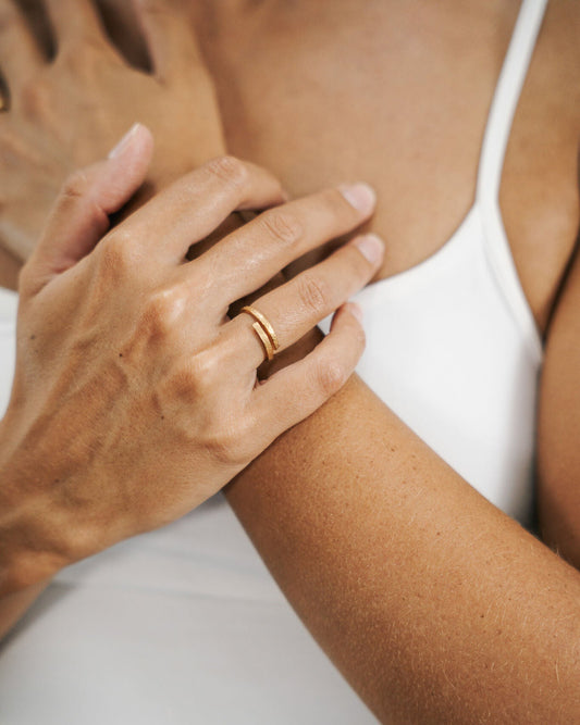 Twin Curve Ring